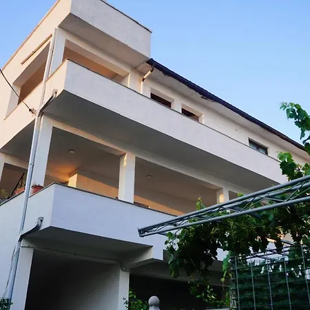 By Roni Pensionat Durrës