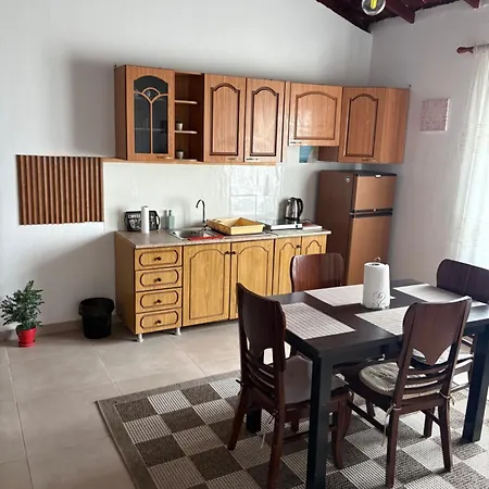 Guest house By Roni Durres