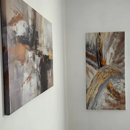 By Roni Durrës