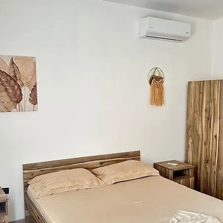 Guest house By Roni Durres